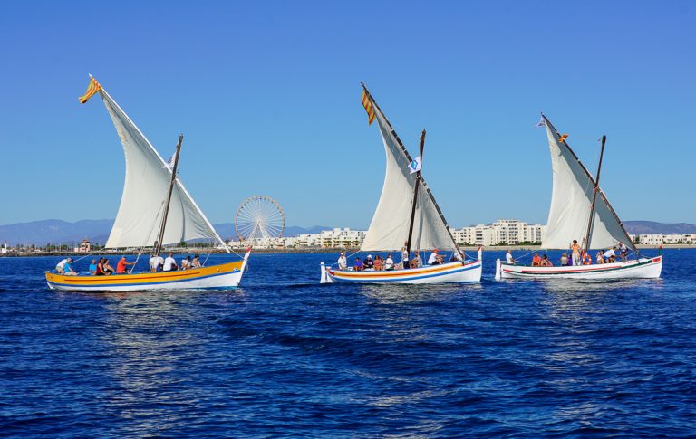 Trois barques de la commune 768x485